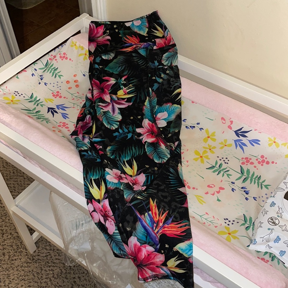 Floral print yoga pants knee length